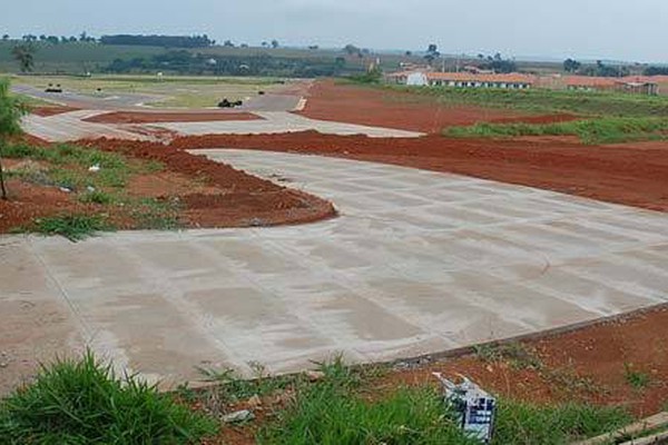 Sem destino certo, Kartódromo de R$ 700 mil fica abandonado em Patos