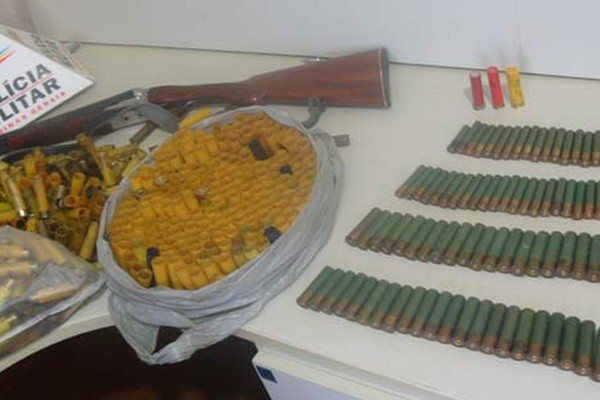 PM de Carmo apreende espingarda com mais de 700 munições intactas e deflagradas