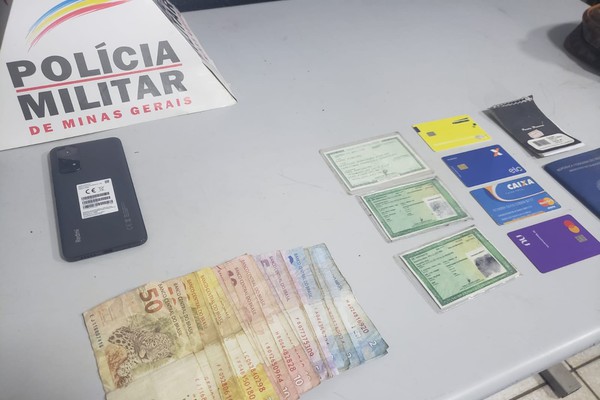 Polícia Militar encontra telefones furtados, drogas e dinheiro em casa de suspeito de tráfico