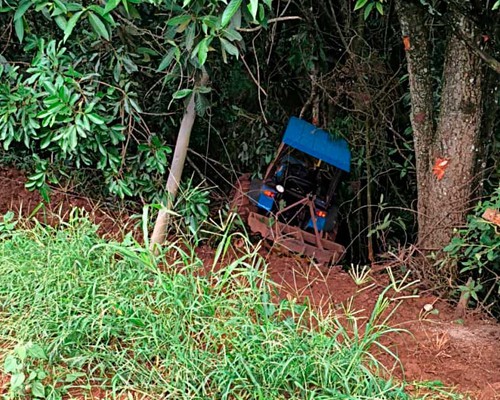 Adolescente de 17 anos morre prensado entre trator e árvore na zona rural de Monte Carmelo