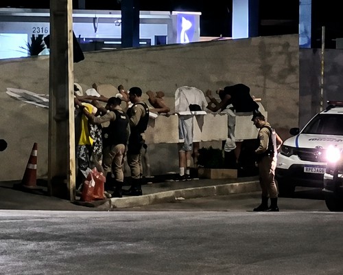 Porteiro impede entrada de motociclista que fugia de abordagem policial e é agredido por moradores