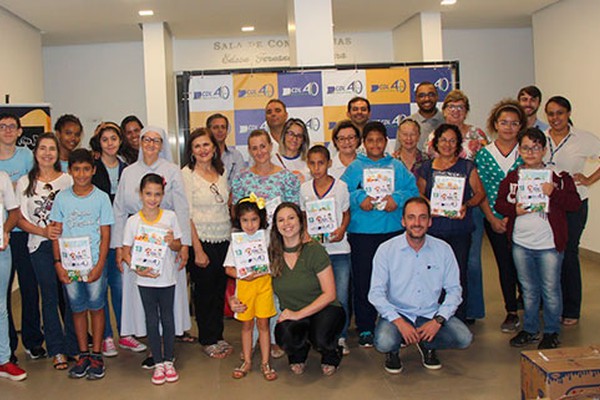Pelo 13° ano consecutivo, CDL entrega kits escolares para estudantes de Patos de Minas