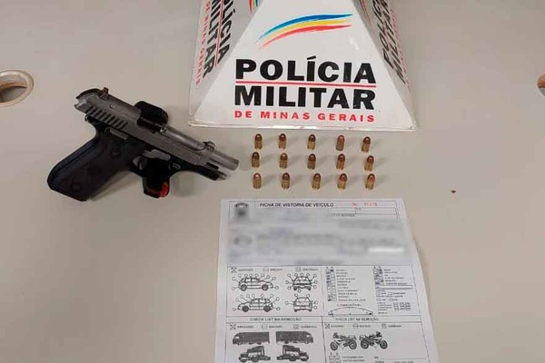 Após perseguição, Polícia Militar encontra arma de fogo e três acabam na delegacia em Patrocínio