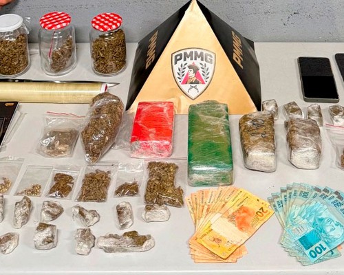 Após denúncias de delivery de drogas, homem acaba preso com maconha e dinheiro quando seguia para mais uma entrega