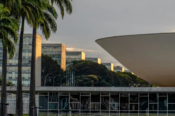 Congresso se aproxima do recesso sem votar PEC 6x1 e PL da Misoginia
