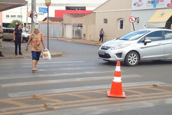 Polícia Militar intensifica a fiscalização nas faixas de pedestres em Patos de Minas