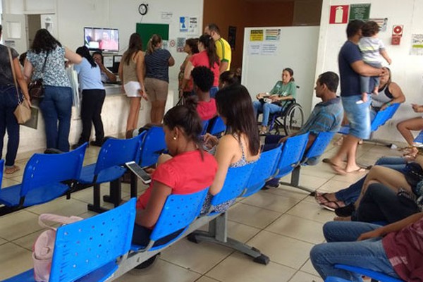 Longa espera e falta de médicos geram revolta em pacientes da UPA em Patos de Minas