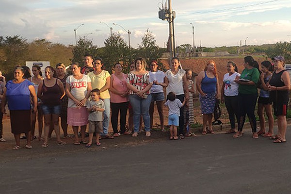 Moradores se unem e pedem providências urgentes para mau cheiro insuportável em Patos de Minas