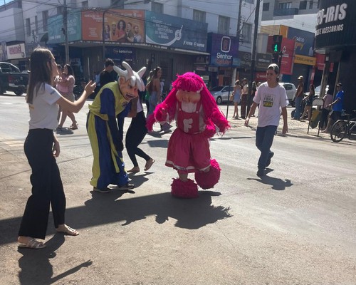 Ideal Telecom leva personagens ao centro e lança internet com preço reduzido em Patos de Minas