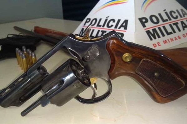 Homem de 63 anos é preso em São Gotardo por posse ilegal de arma de fogo após denúncia 