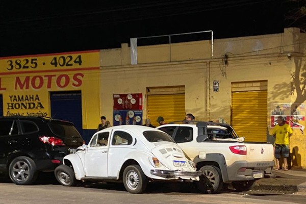 Acidente com avanço de parada termina com idoso de 83 anos preso, em Patos de Minas