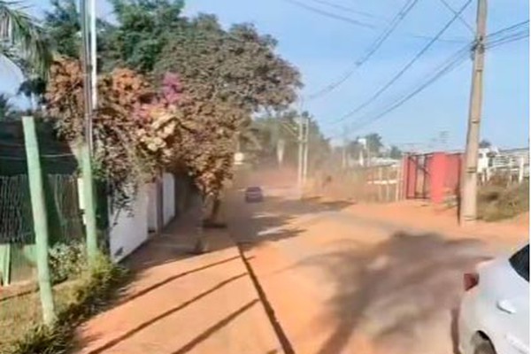 Sede de empresa é tomada por poeira de obra inacabada e deixa profissionais revoltados