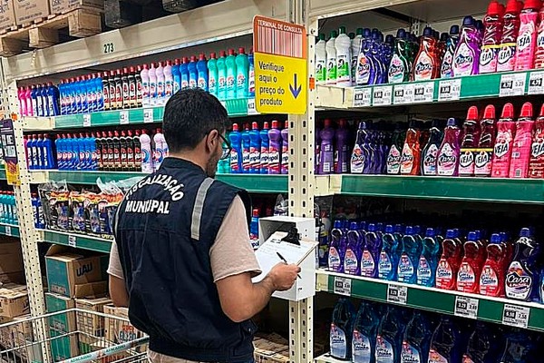 Preços de produtos em hipermercados de Patos de Minas viram alvo de fiscalização do Procon
