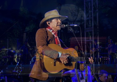 Di Paullo e Paulino faz público bailar com o sucesso romântico “Malú” na Fenamilho 2026; veja ao vivo
