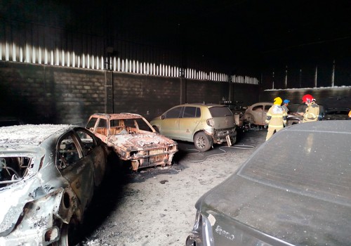 Incêndio destrói veículos em oficina de lanternagem e pintura em Lagoa Formosa