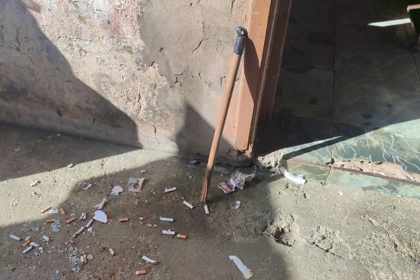 Jovem de 24 anos é preso após ameaçar e agredir esposa com pedaço de cabo de vassoura em Patos de Minas