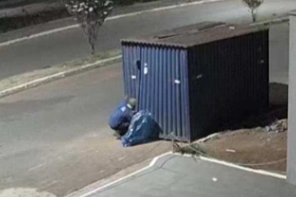Câmera flagra homem arrombando contêiner e furtando ferramentas e fios em Patos de Minas; veja