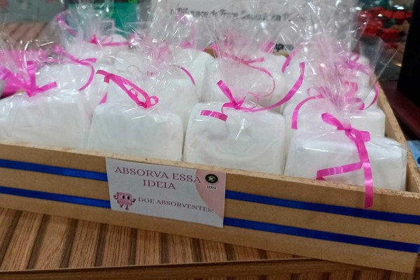 Estudantes fazem campanha para arrecadar absorventes para mulheres carentes em Patos de Minas