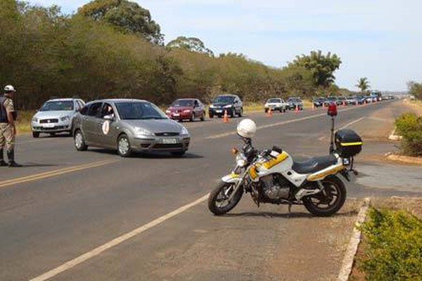 Polícia Rodoviária intensifica a fiscalização para reduzir acidentes nas rodovias