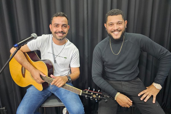 Marcos e Chael contam histórias e cantam sucessos da música brasileira no Contraponto