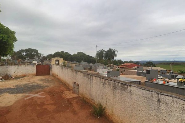 Polícia tenta desvendar mistério de ossada humana encontrada ao lado de cemitério em Varjão de Minas