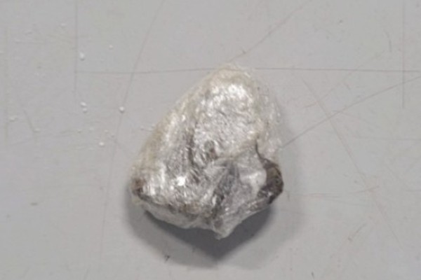 Acusado de divulgar drogas em grupos de whatsapp e fazer as entregas de moto é preso