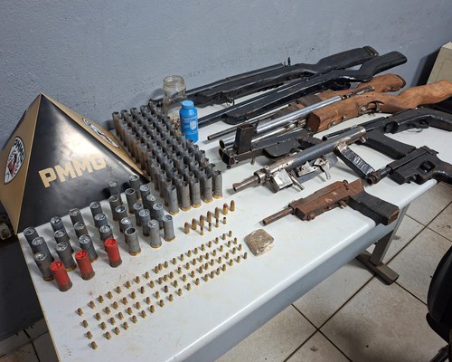 PM apreende arsenal de armas artesanais durante investigação de tentativa de homicídio em Patos de Minas