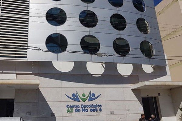 Pacientes com câncer sofrem com a demora para receber radioterapia em Patos de Minas