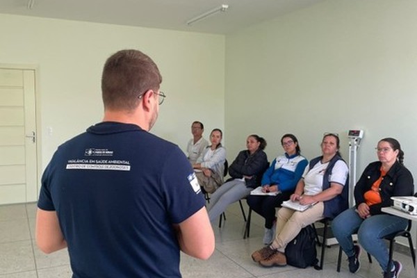 Com 59 casos de leishmaniose em cães, agentes passam por capacitação para combater a doença em Patos de Minas