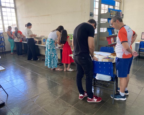 Biblioteca João XXIII realiza feira com mais de 400 livros disponíveis para troca em Patos de Minas