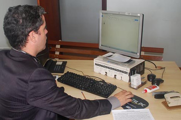 Polícia Civil de Patos de Minas cria sistema para evitar lesões e acelerar digitação de documentos
