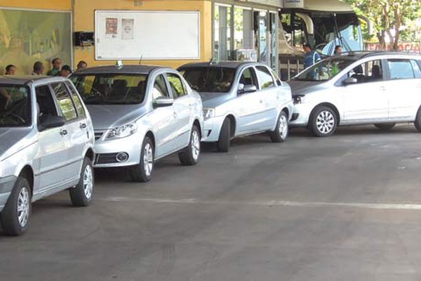 Diretoria de Trânsito e Transporte realiza vistoria em veículos usados como táxis esta semana