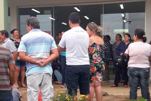 Vacinas para gripe chegam em Patos de Minas, mas atraso deixa moradores revoltados
