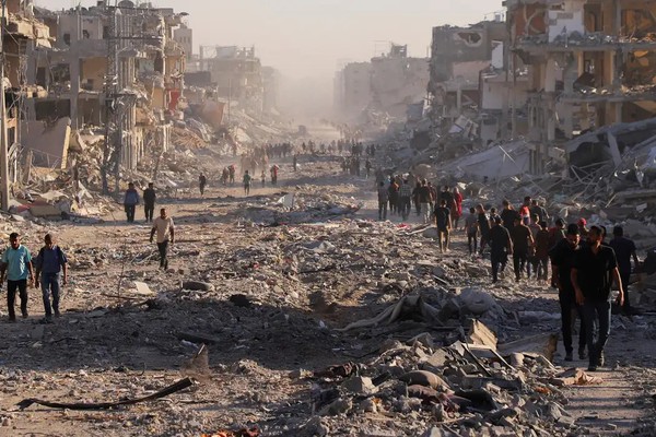 Moradores de Gaza voltam para casas destruídas