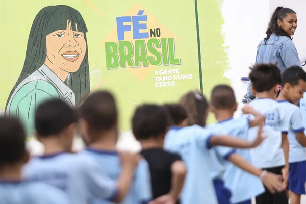 PNE: relatório sugere investimento de 7,5% do PIB para educação
