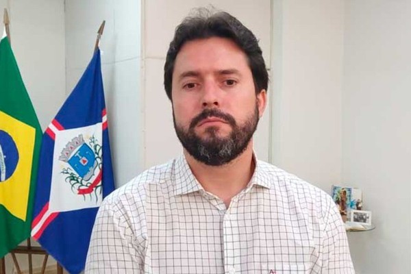 Falcão explica decreto que obriga colocação de chips em animais e propõe subsídio da Prefeitura