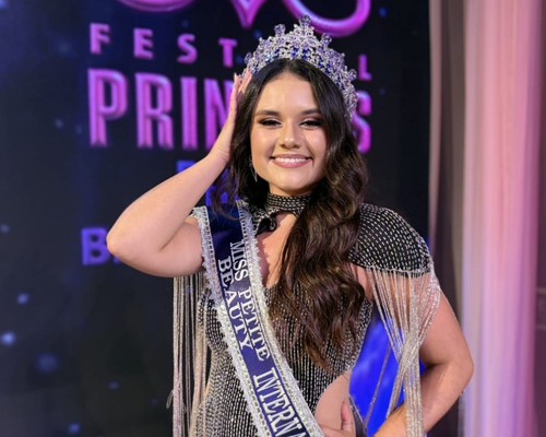 Patense Emanuelly Ferreira é oficialmente coroada Miss Beauty Internacional