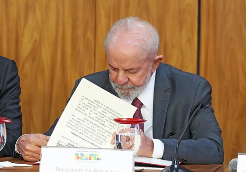 Lula veta lei que reconhece estágio como experiência profissional