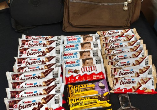 Casal é preso ao furtar cerca de R$300,00 em chocolates para presentear filhas em Patos de Minas