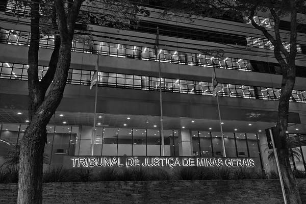 Tribunal de Justiça de Minas Gerais decreta luto oficial pelas 400 mil mortes por covid-19
