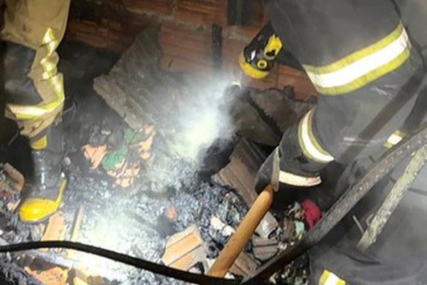 Incêndio atinge residência durante a madrugada e deixa imóvel com risco de desabamento em Lagoa Formosa