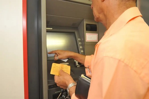 Agências bancárias reabrem nesta quarta-feira a partir do meio-dia