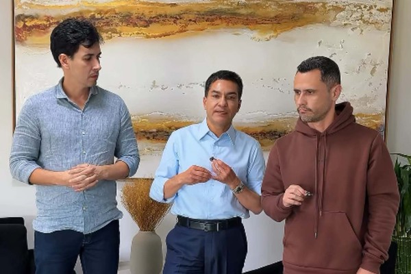 Cleitinho chora, pede perdão e anuncia que não será candidato ao Governo de Minas; veja