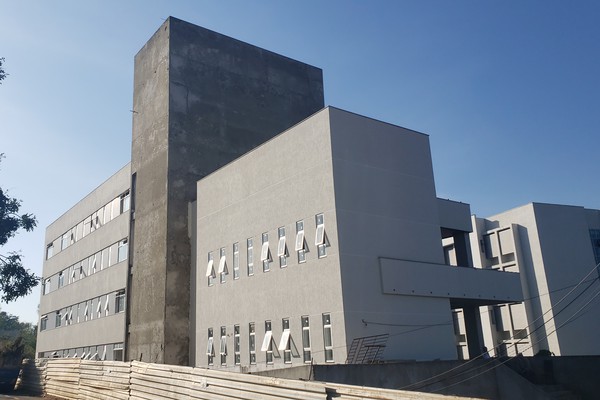 Paradas por mais de 2 anos, obras da nova sede do Ministério Público são retomadas em Patos de Minas
