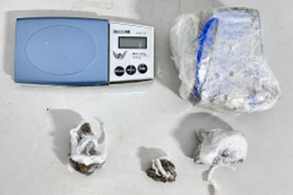 Polícia Militar apreende droga e balança de precisão e prende suspeito de tráfico