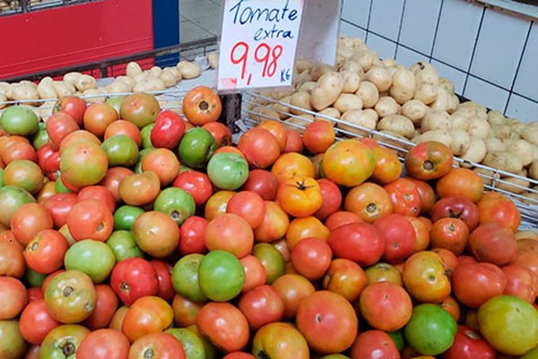 Tomate chega a R$ 10,00 o quilo nos sacolões e preços dos hortifrútis assustam consumidores