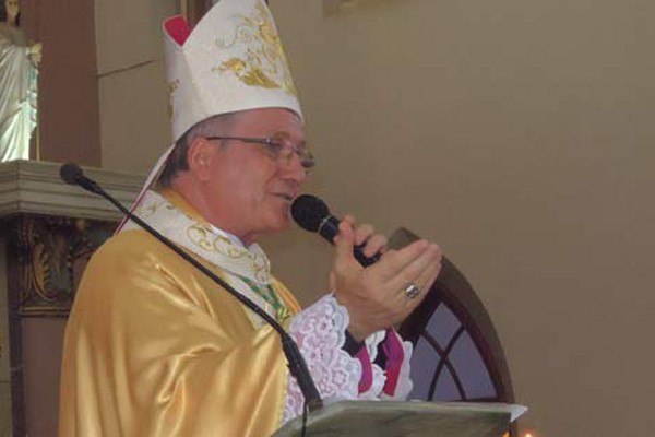 Dom Cláudio suspende “Abraço da Paz” e pede que grávidas e pessoas gripadas evitem missas