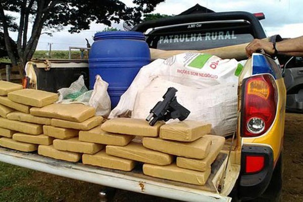 PM realiza apreensão de 300 quilos de maconha em uma fazenda no município de Perdizes no Alto Paranaíba
