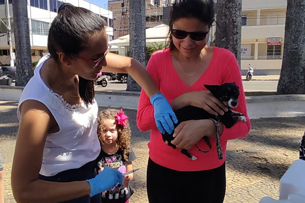 Com expectativa de imunizar 30 mil animais, campanha de Vacinação Antirrábica é iniciada em Patos de Minas