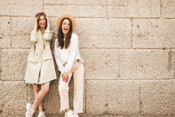 Como criar looks atemporais para diferentes momentos do dia